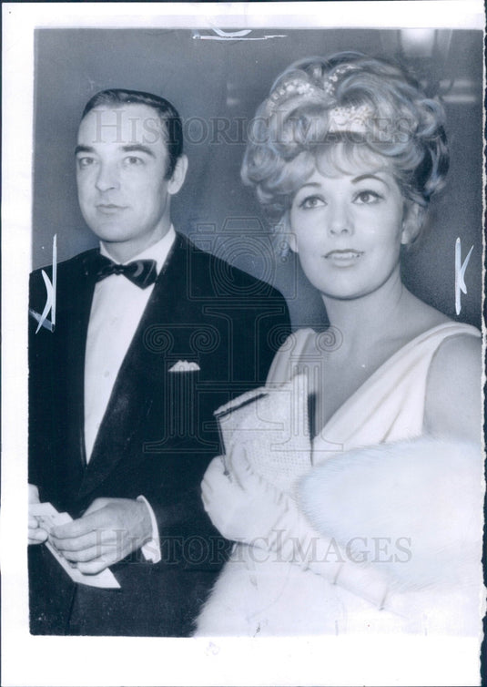 1965 Actors Kim Novak & Richard Johnson Press Photo - Historic Images