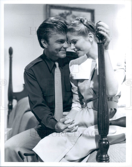 1981 Actors Edward Albert & Deborah Raffin Press Photo - Historic Images