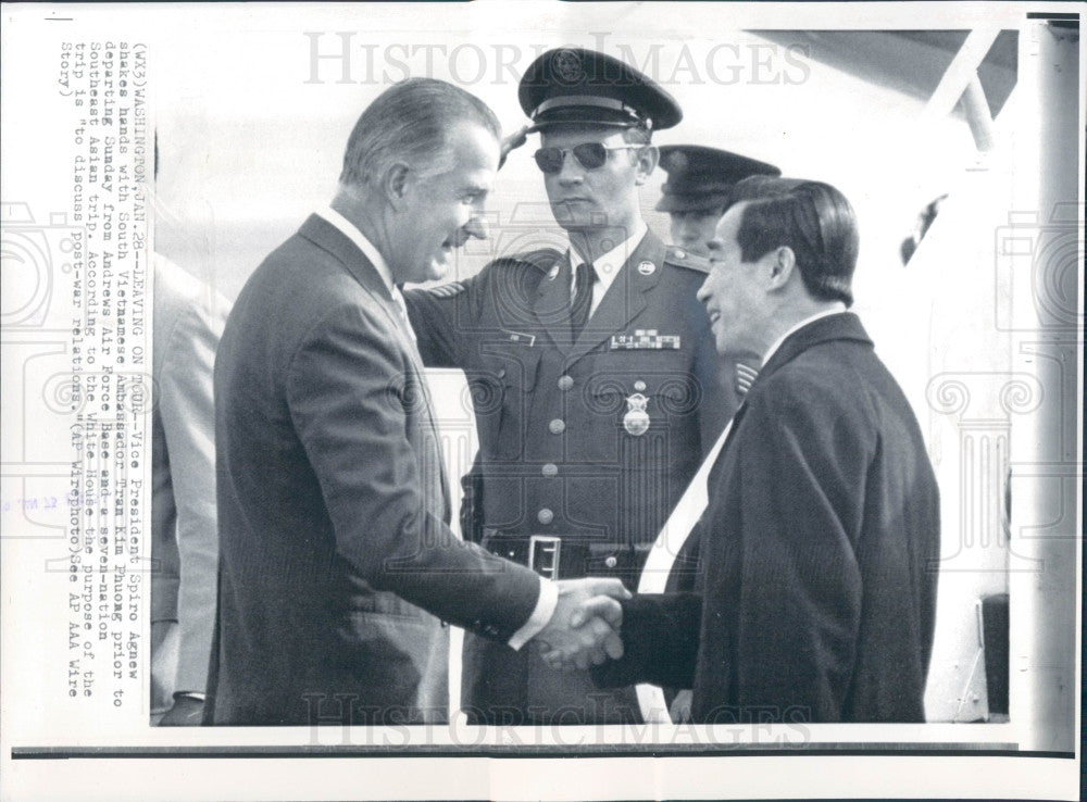 1973 US VP Agnew &amp; S Vietnam Ambas Phuong Press Photo - Historic Images