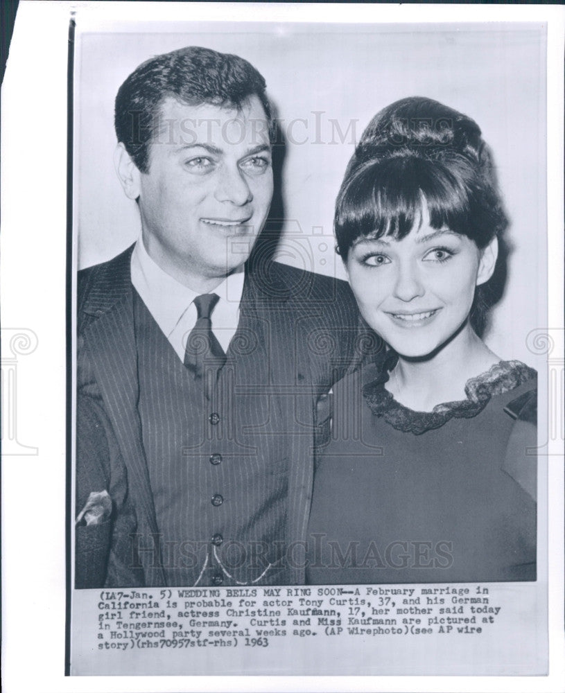 1963 Actors Tony Curtis/Christine Kaufmann Press Photo - Historic Images