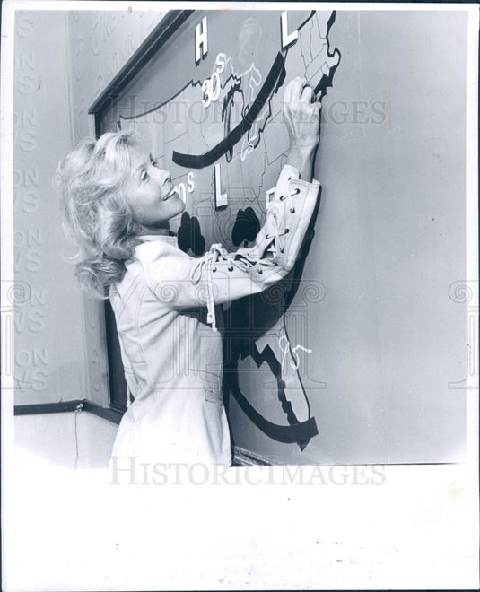 1975 Detroit Meteorologist Marilyn Turner Press Photo - Historic Images