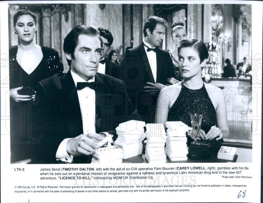 1989 Actors Timothy Dalton/Carey Lowell Press Photo - Historic Images