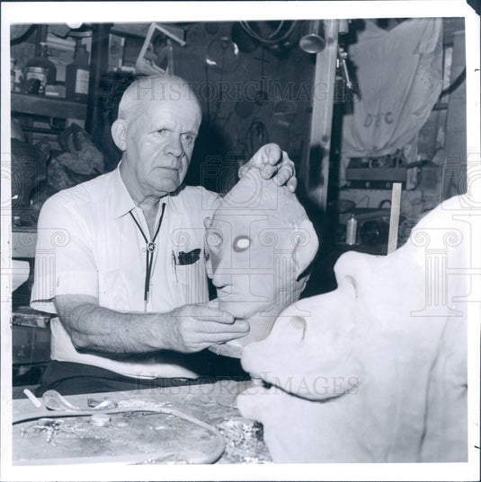 1967 Robert Schultz Van Beau Costume Shop Press Photo - Historic Images