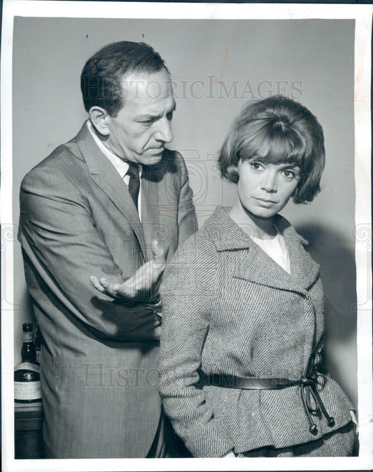 1964 Actors Annie Farge & Jack Klugman Press Photo - Historic Images