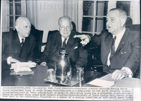 1964 US Pres Johnson & Thomas Finletter Press Photo - Historic Images