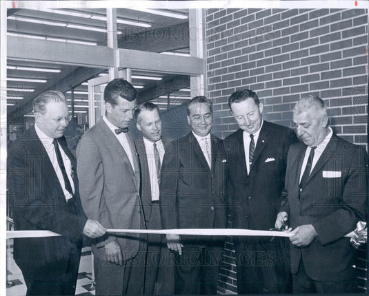 1963 Denver CO Safeway VP Robert Campbell Press Photo - Historic Images
