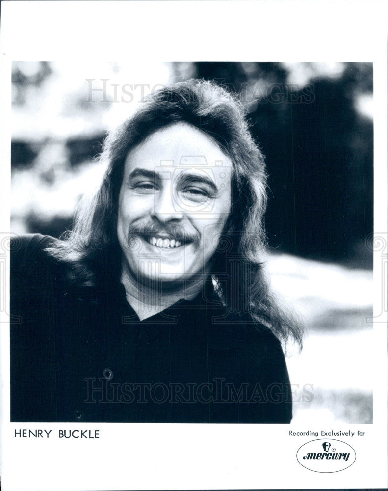 1975 Singer Henry Buckle Press Photo - Historic Images