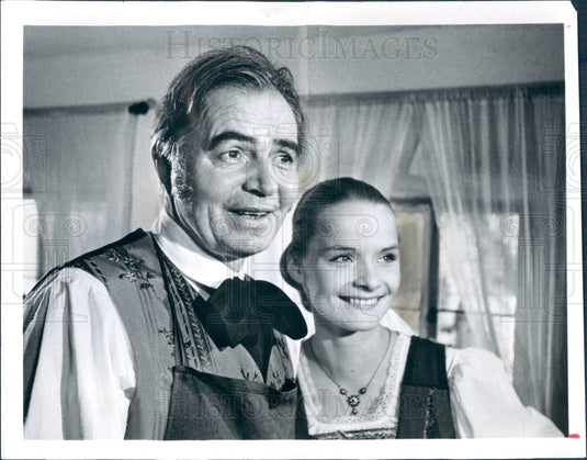 1968 Actors James Mason & Claudia Butenuth Press Photo - Historic Images