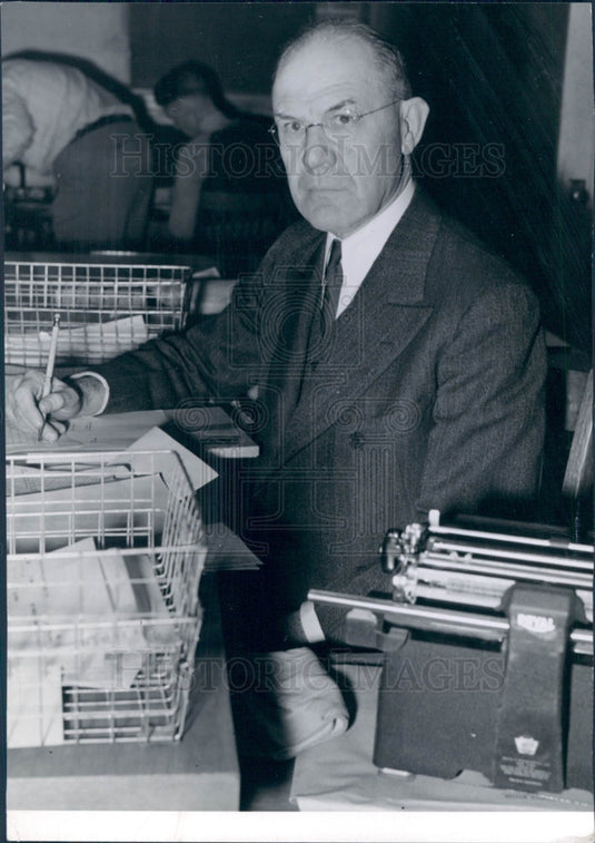 1941 Denver CO Weatherman Edwin Gittings Press Photo - Historic Images