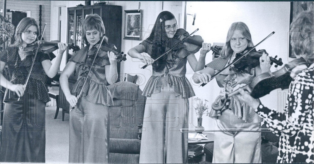 1975 Brighton CO Violinist Arline Hunter Press Photo - Historic Images