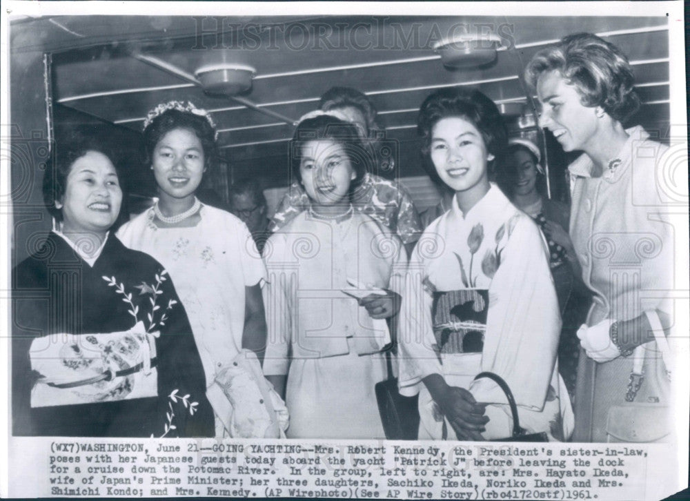 1961 Japan Prime Minister Hayato Ikeda Wife Press Photo - Historic Images