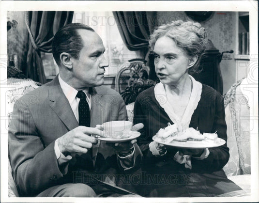 1963 Actors E.G. Marshall & Lillian Gish Press Photo - Historic Images
