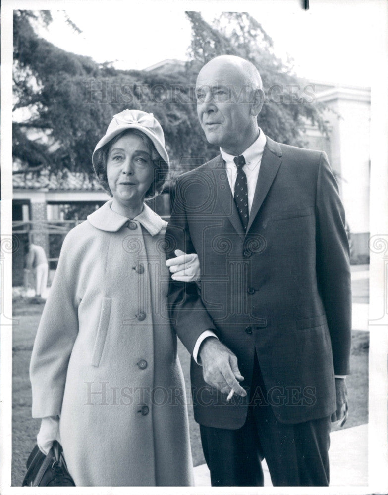 1964 Actors Lillian Gish &amp; Dean Jagger Press Photo - Historic Images