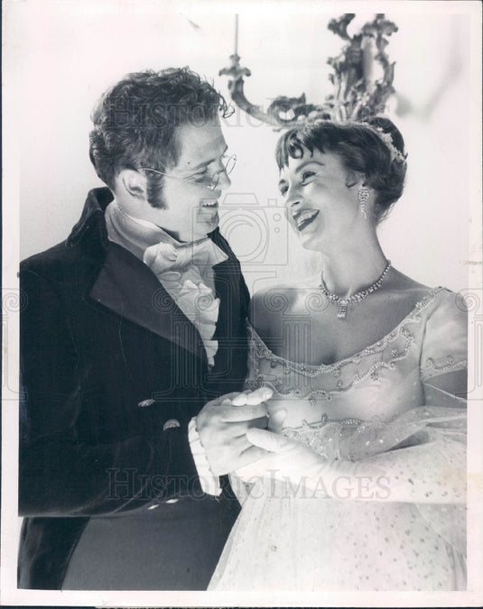 1957 Actors David Lloyd & Helena Scott Press Photo - Historic Images