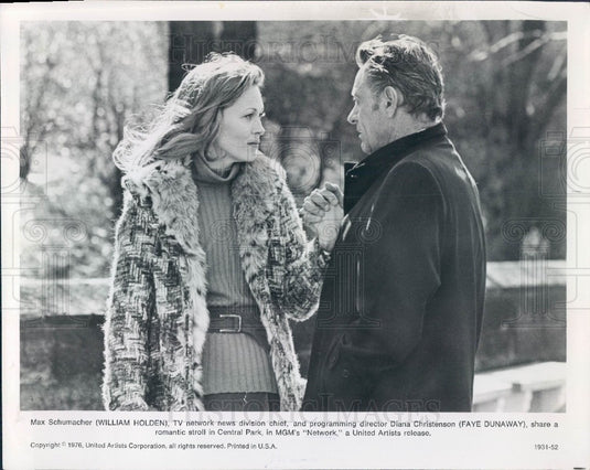 1977 Actors William Holden & Faye Dunaway Press Photo - Historic Images