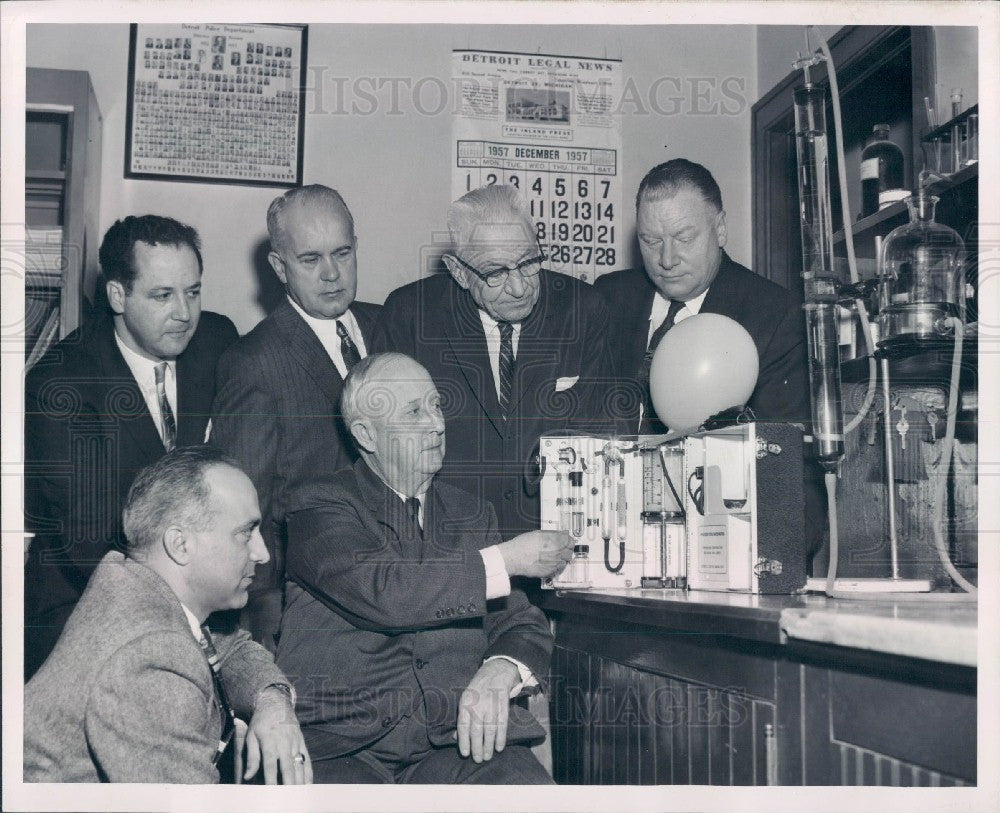 1957 Detroit Michigan Drunk Driver&#39;s Test Press Photo - Historic Images