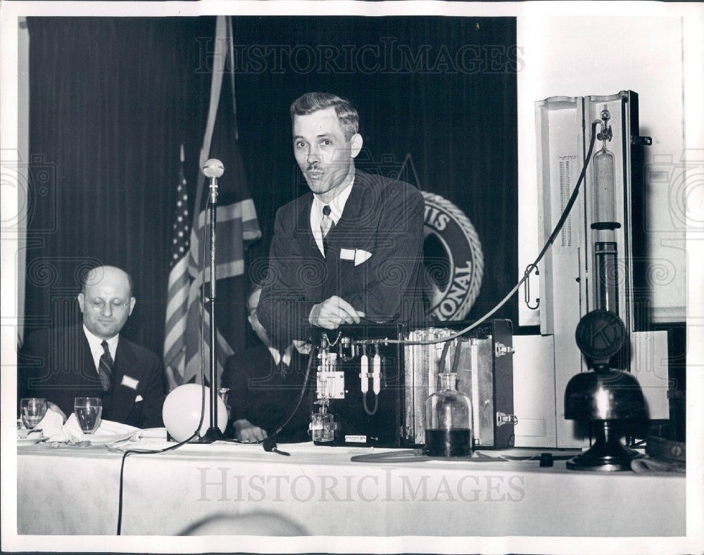 1940 Evanston IL Police Drunk Driver Test Press Photo - Historic Images