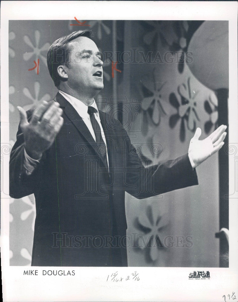 1969 Entertainer Mike Douglas Press Photo - Historic Images