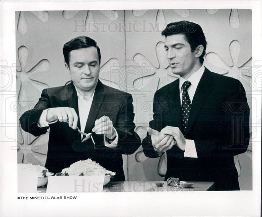 1967 Entertainer Mike Douglas Press Photo - Historic Images