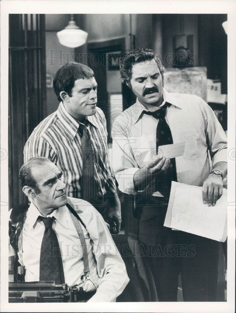 1976 Actors Hal Linden/Abe Vigoda/Max Gail Press Photo - Historic Images