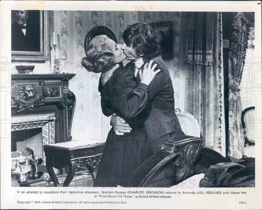 1976 Actors Charles Bronson & Jill Ireland Press Photo - Historic Images