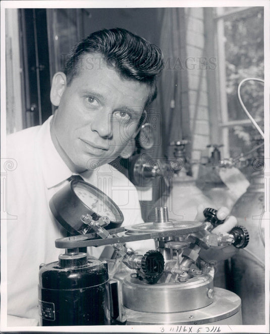1963 Birmingham MI Teacher Daniel Davis Press Photo - Historic Images