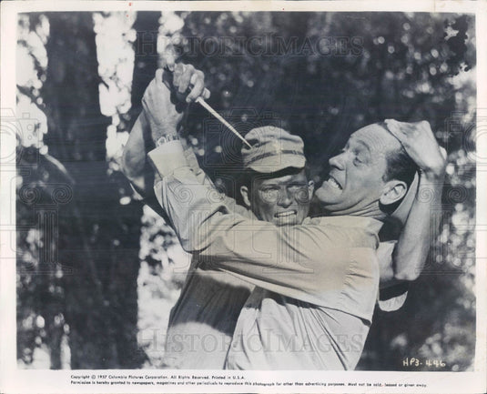 1958 Actors William Holden & Geoffrey Horne Press Photo - Historic Images