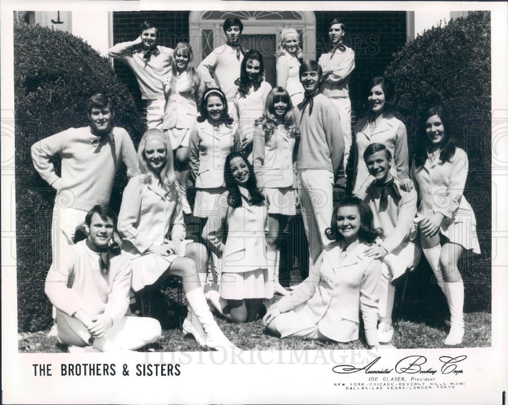 1969 Singing Group The Brothers &amp; Sisters Press Photo - Historic Images