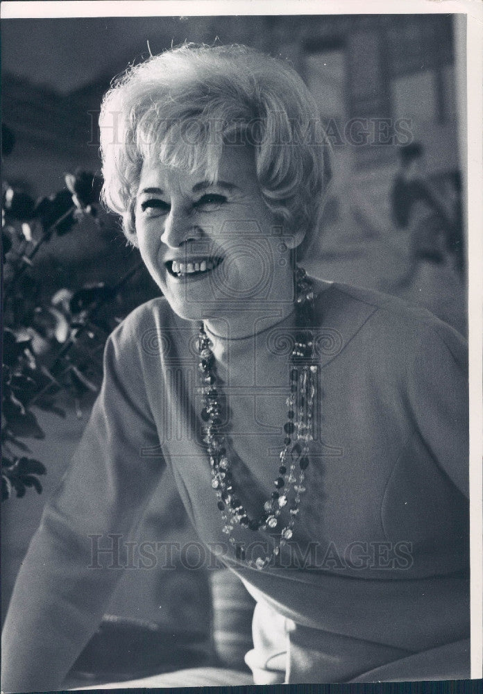 1969 Cabaret Singer Hildegarde Press Photo - Historic Images