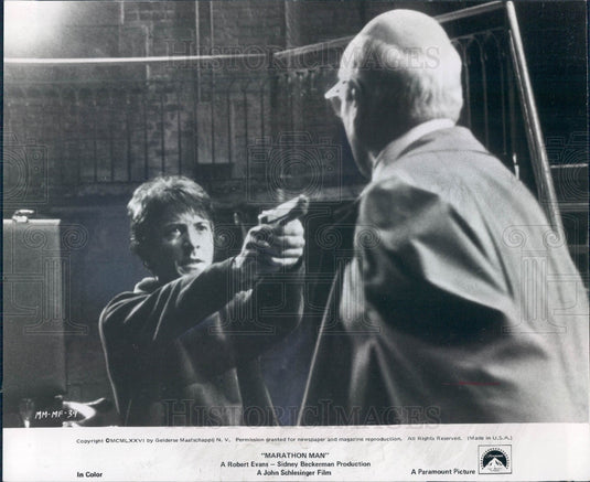 1976 Actors Dustin Hoffman/Laurence Olivier Press Photo - Historic Images