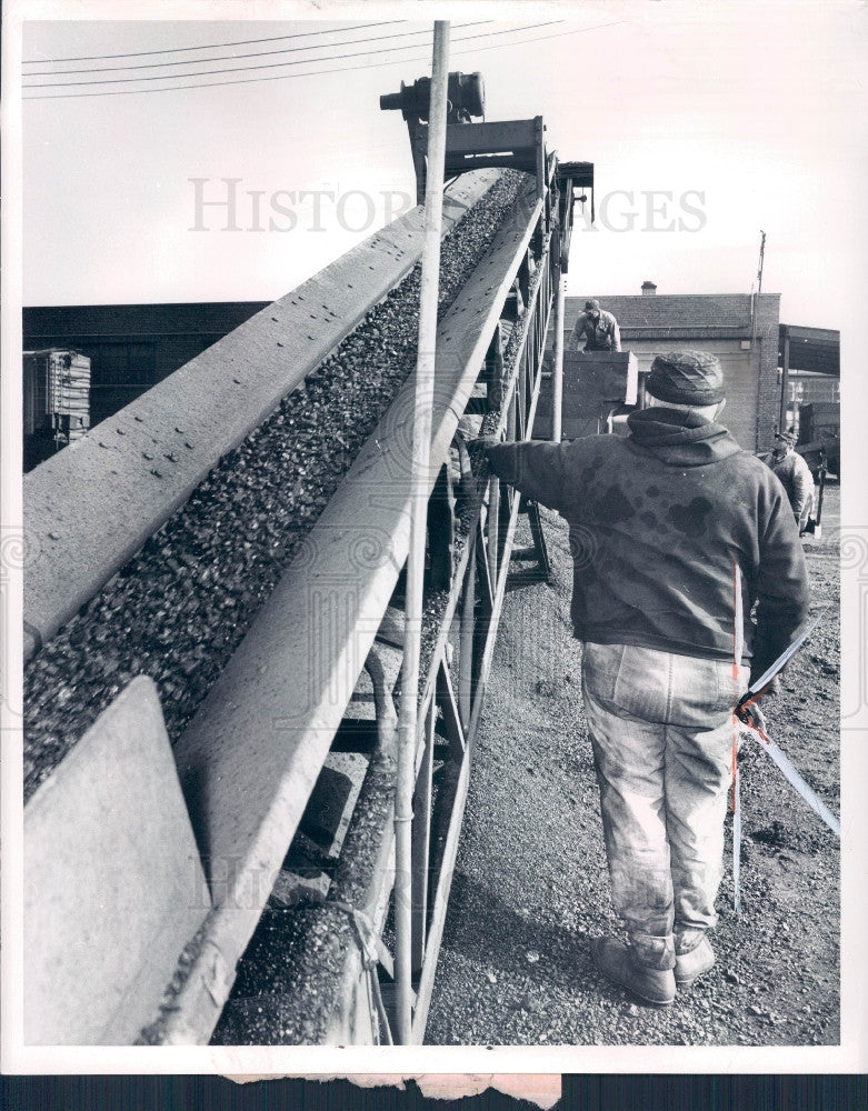 1972 Mistele Coal Yard Loader Press Photo - Historic Images