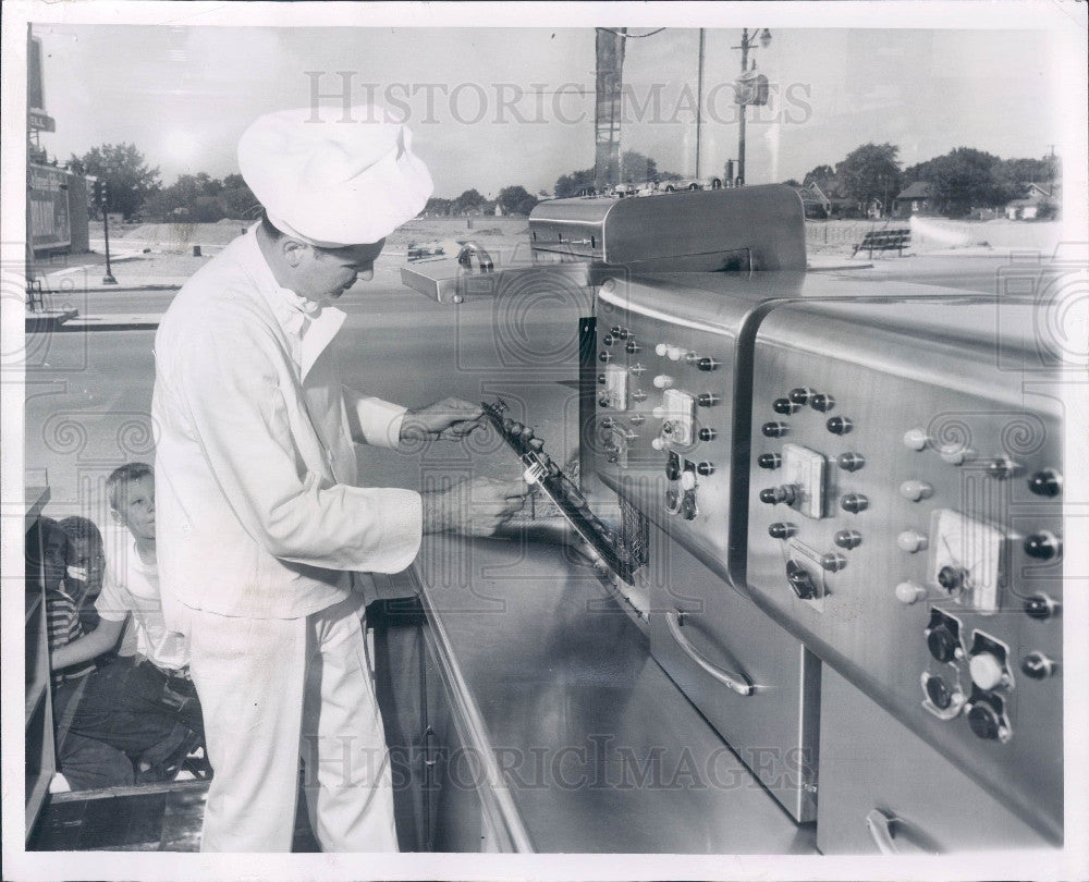1956 Detroit MI Police Hero Abraham Matlen Press Photo - Historic Images