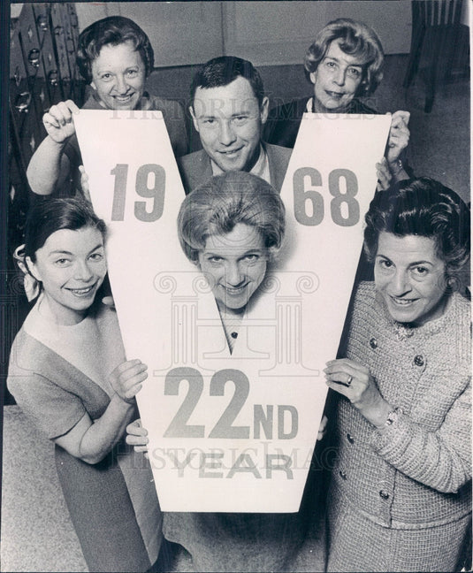 1968 Chicago IL State St Council Volunteers Press Photo - Historic Images