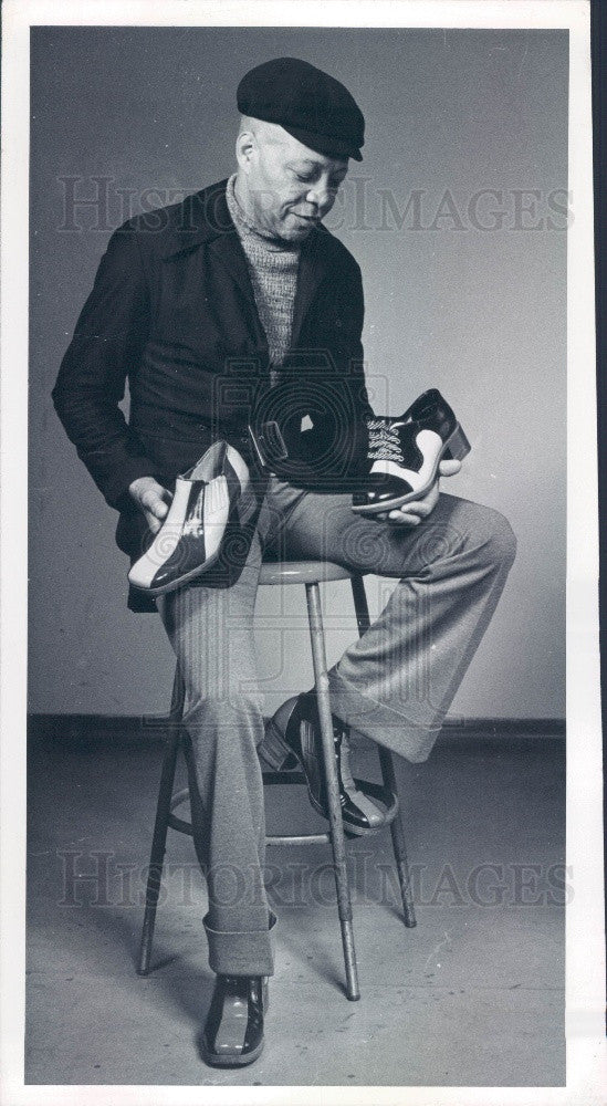 1973 Shoe Consultant Leon Bennett Press Photo - Historic Images