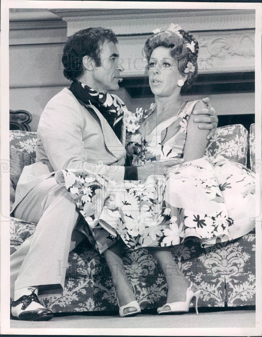 1970 Actors Carol Burnett/Ricardo Montalban Press Photo - Historic Images
