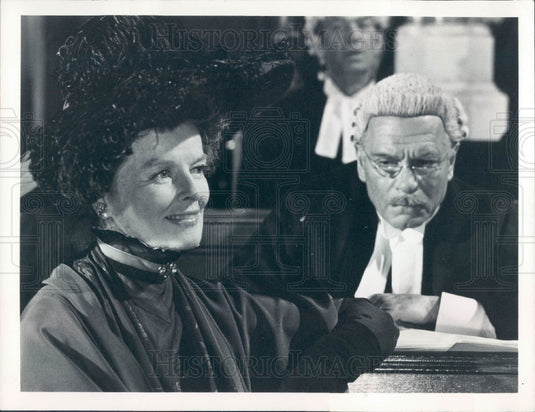 1976 Actors Katharine Hepburn & Laurence Olivier Photo - Historic Images