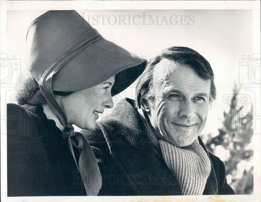 1975 Actors Richard Kiley &amp; Shirley Knight Press Photo - Historic Images