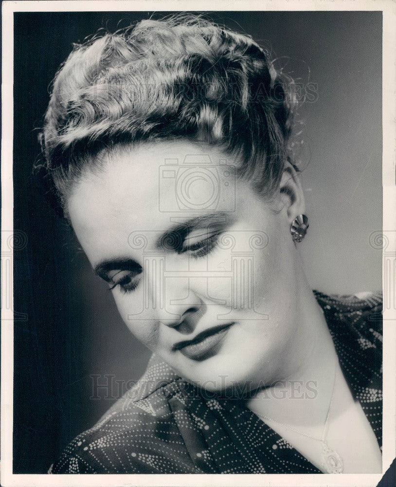 1958 Eileen Gallagher Press Photo - Historic Images