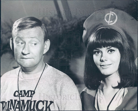 1965 Actor/Comedian Dave Madden Press Photo - Historic Images
