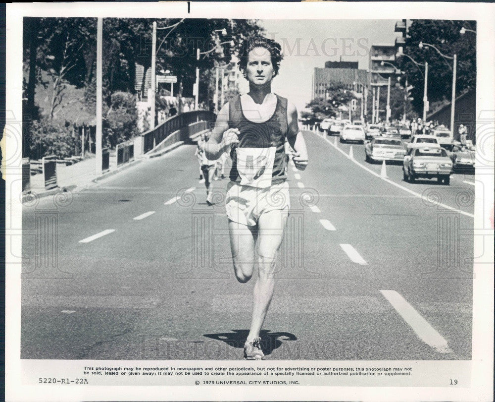 1979 Actor Michael Douglas in Running Press Photo - Historic Images
