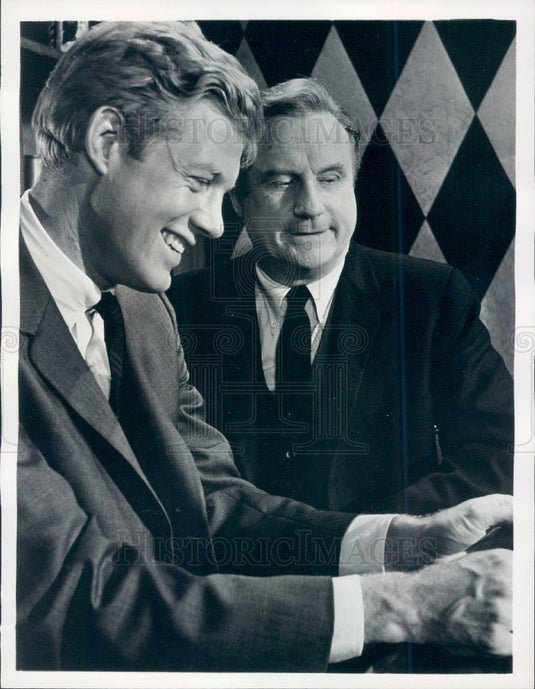 1968 Actors Frank Converse & Jack Warden Press Photo - Historic Images