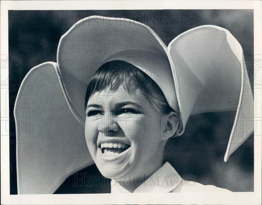 1967 Actress Sally Field Flying Nun Press Photo - Historic Images
