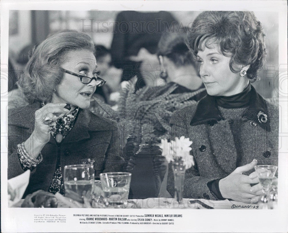 1974 Actors Sylvia Sidney &amp; Joanne Woodward Press Photo - Historic Images