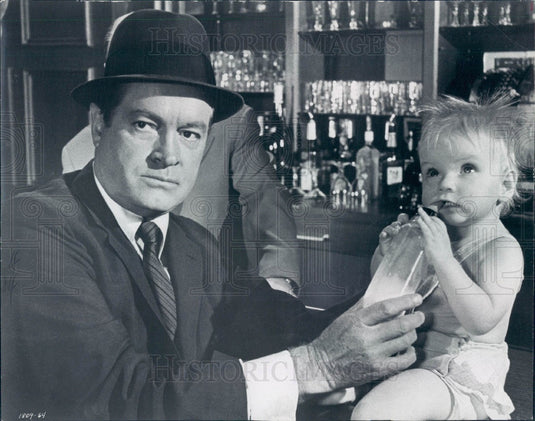 1964 Actors Bob Hope & Denise Monroe Press Photo - Historic Images