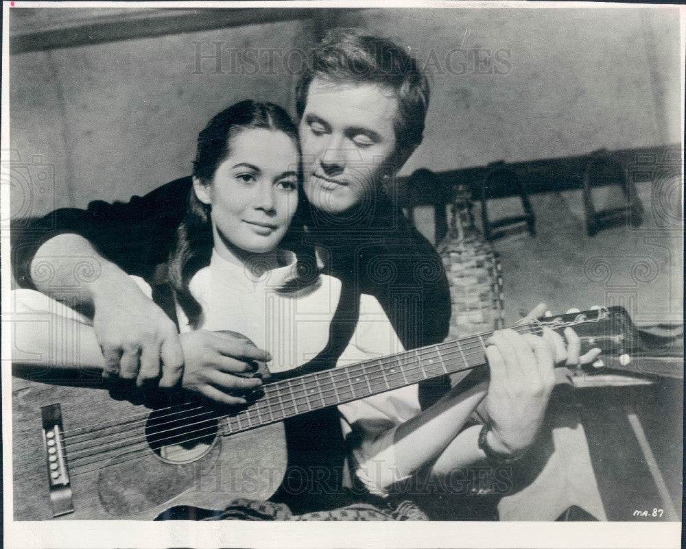 1963 Actors Nancy Kwan &amp; Pat Boone Press Photo - Historic Images