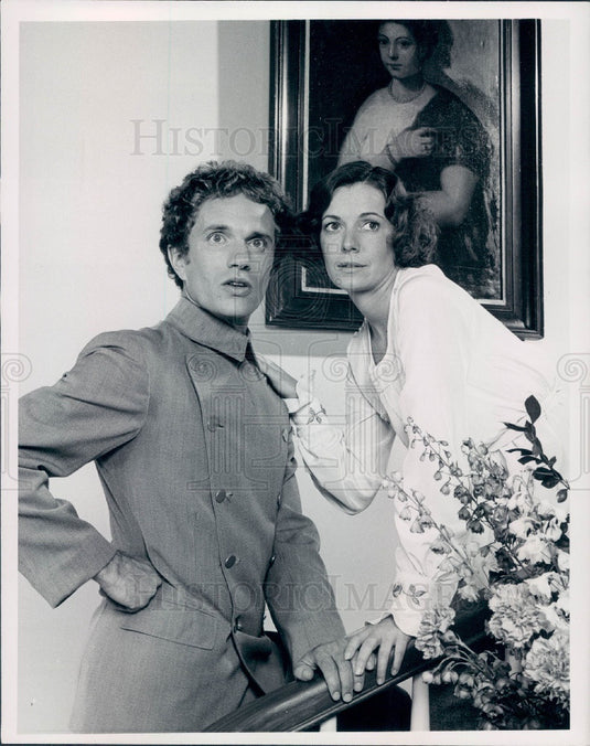 1975 Paul Rudd & Kitty Winn Beacon Hill Press Photo - Historic Images
