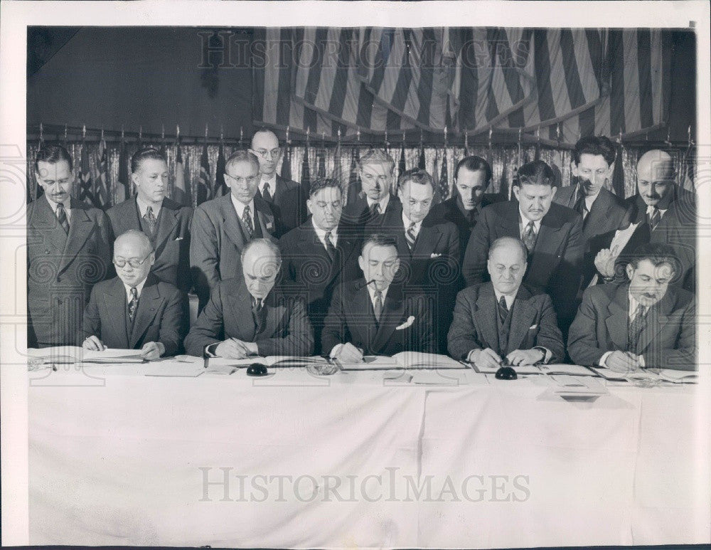 Undated Chicago Signing Intl Civil Air Conf Press Photo - Historic Images