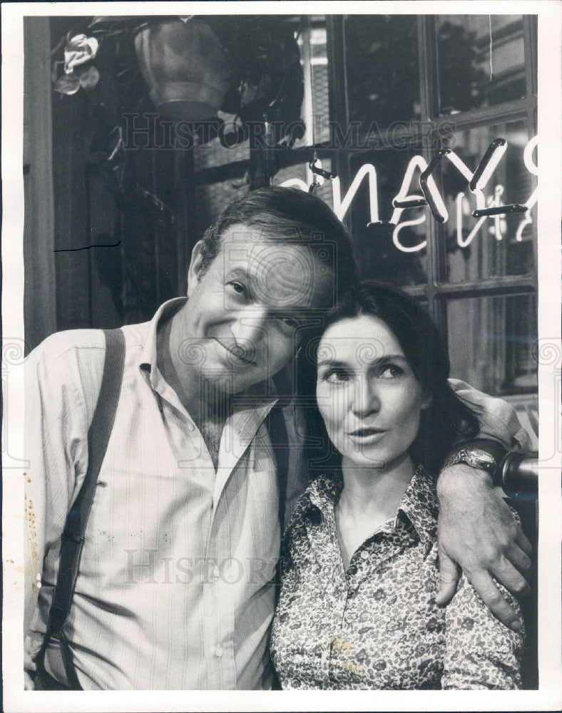 1977 Actors Bernard Barrow/Helen Gallagher Press Photo - Historic Images