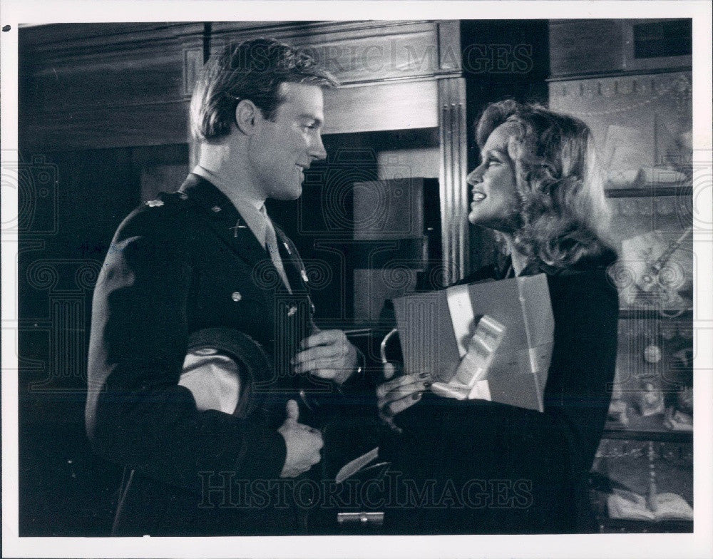 1977 Actors Stephen Collins &amp; Lauren Hutton Press Photo - Historic Images