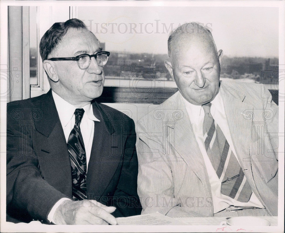 1954 Detroit Mayor Cobo &amp; Housng Dir Follin Press Photo - Historic Images